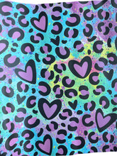 Load image into Gallery viewer, Leopard Heart  Smooth Vinyl