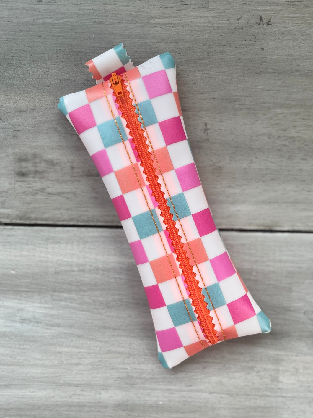 Spring Checkered Jelly Pen Pouch-vinyl)