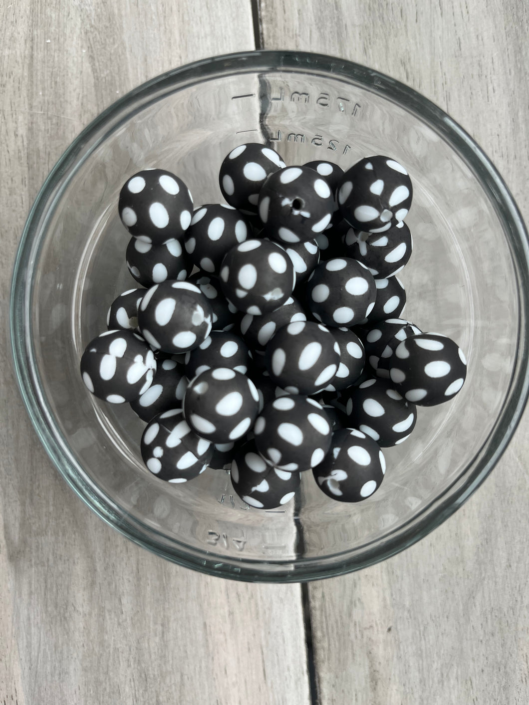 15 mm  polka dot bead